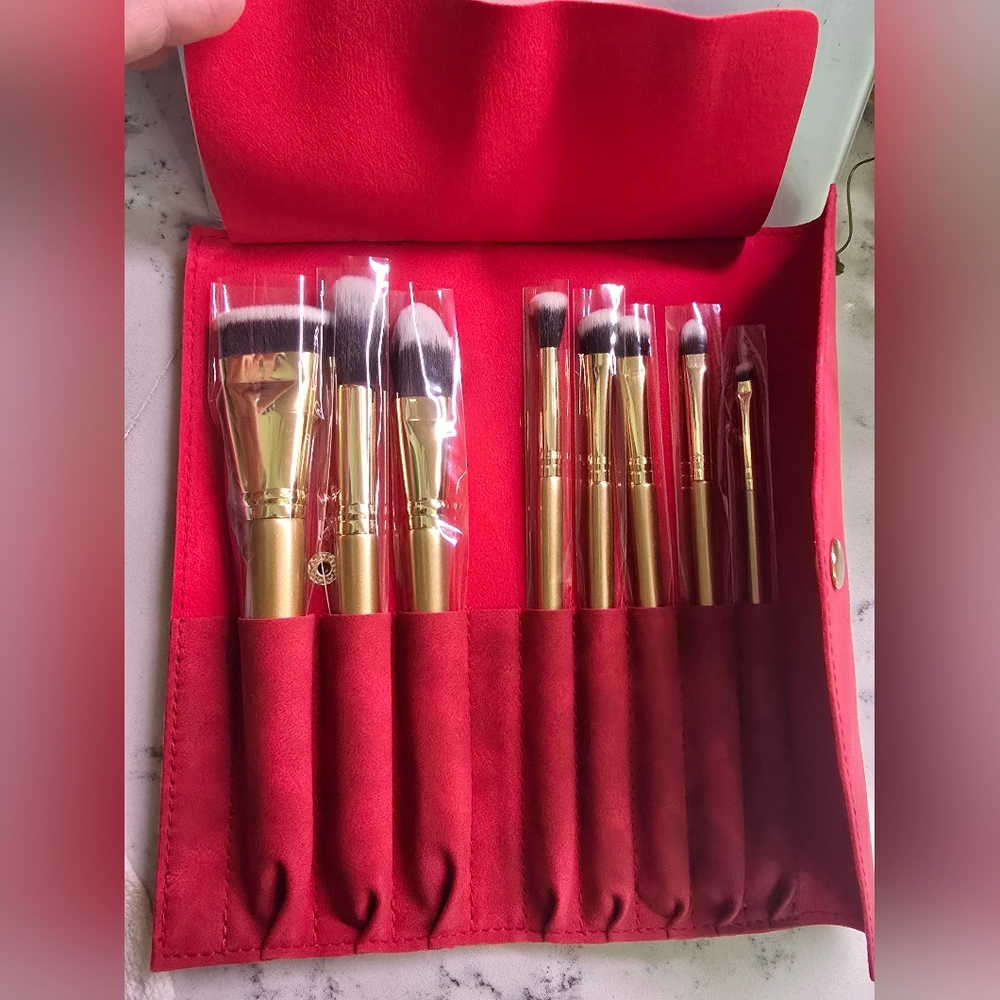 Luxie Glitter & Gold Makeup Brushes with Case